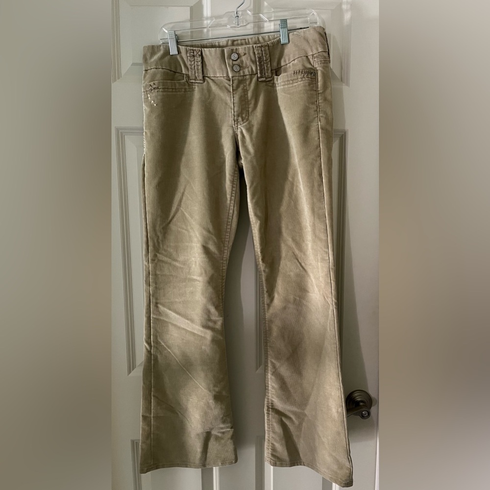Gap Curvy low rise boot cut light tan corduroy pants circa 2006, size 8R
